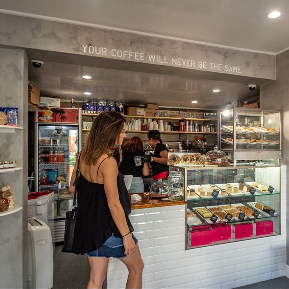 Black tank with ruffle details - Picture 4 of 5